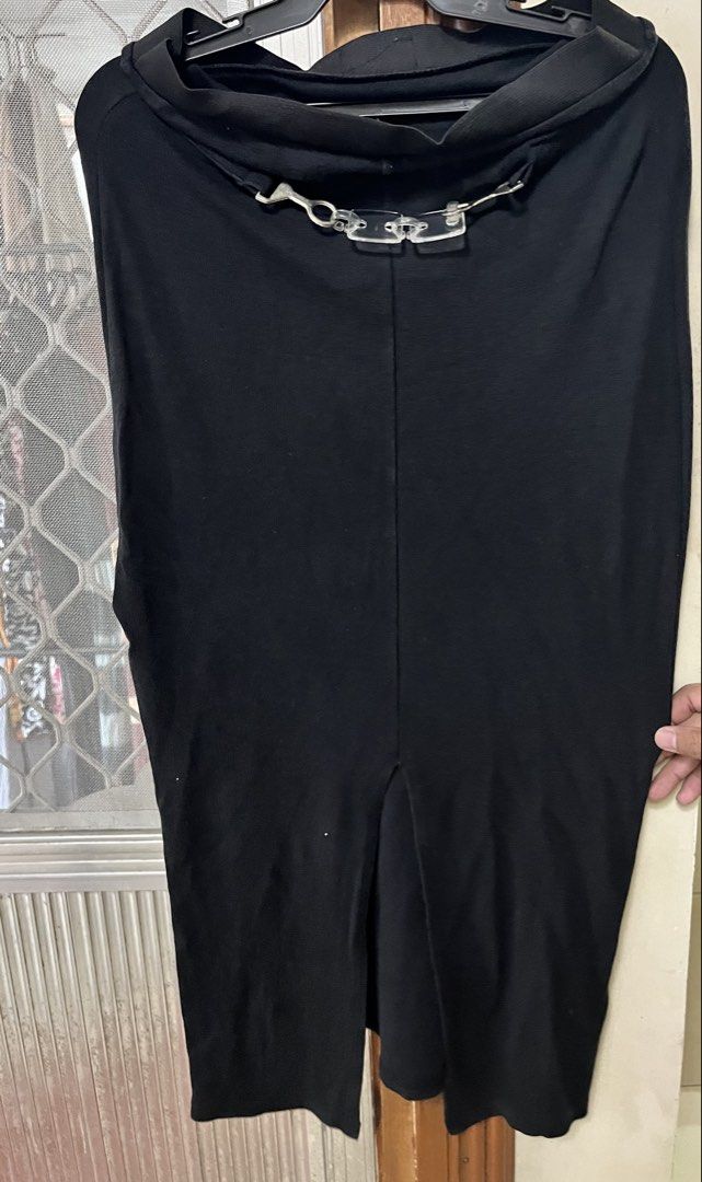 Long skirt (Category: Skirts) located in Bacoor. Submitted by ayit. (Listing ID 1462751438, Image 2). Description: Small-med fit garterized - Brand: Japan Gling ND Brand - Type: Long Skirt - Color: Black - Size: Medium (fits EU 38/UK 10/US 26) - Condition: Pre-loved (Condition 4) - Features: Stylish design with a back slit for comfort and movement..