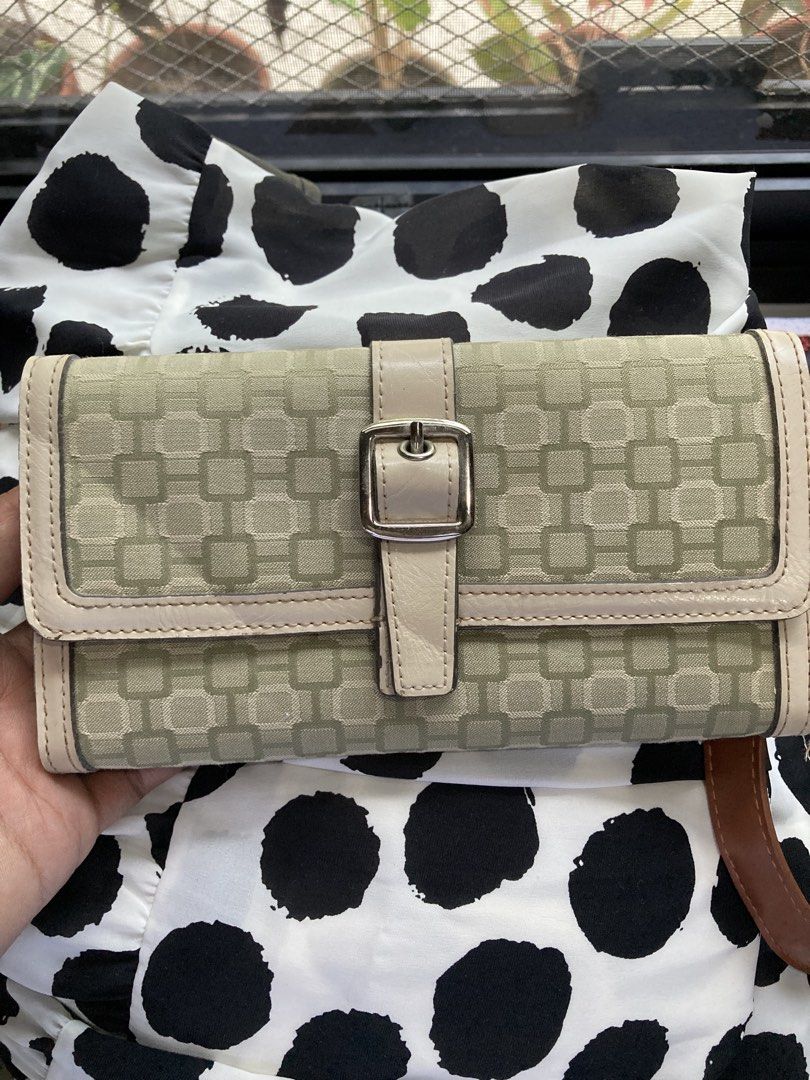Long wallet (free shipping) (Category: Wallets & Card holders) located in General Santos City (Dadiangas). Submitted by amorhesthrift (Listing ID 1462734786, Image 1). Description: Good condition Long wallet Free shipping.