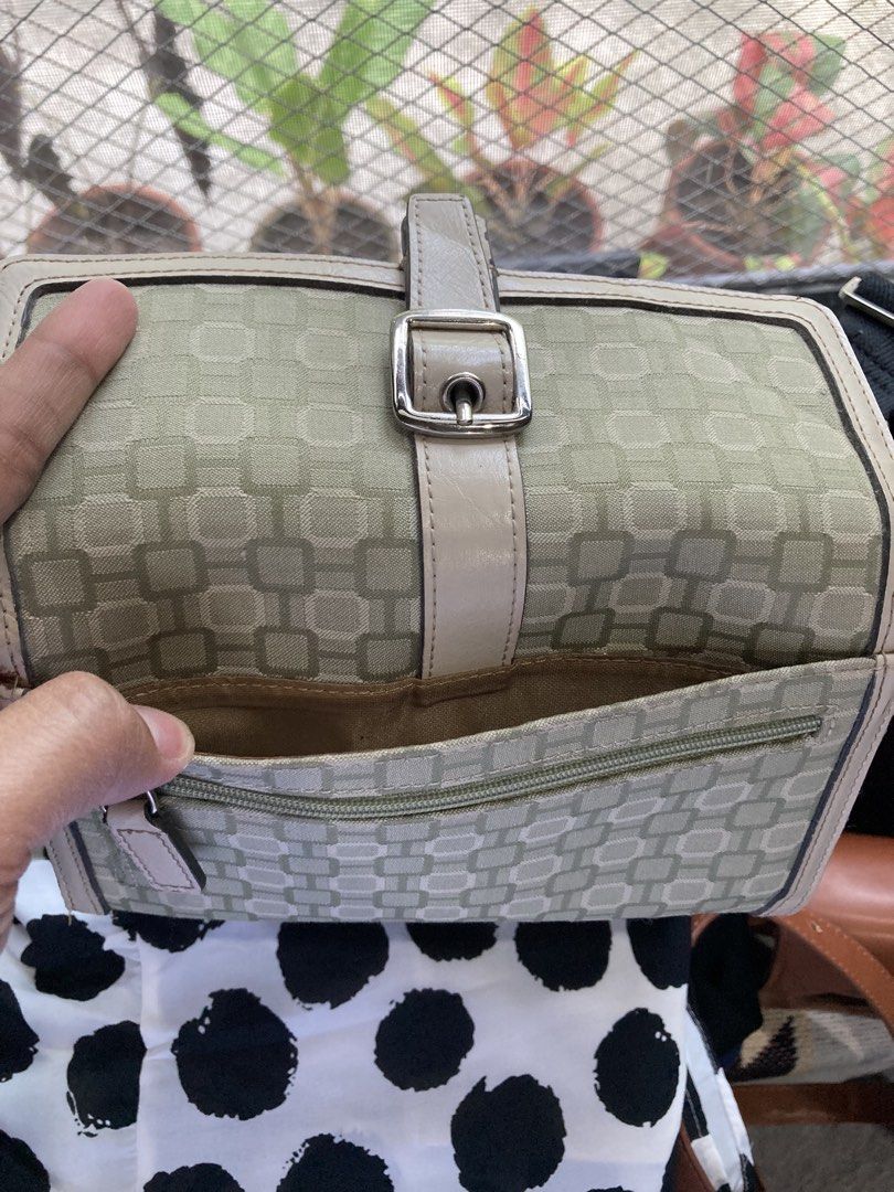 Long wallet (free shipping) (Category: Wallets & Card holders) located in General Santos City (Dadiangas). Submitted by amorhesthrift (Listing ID 1462734786, Image 3). Description: Good condition Long wallet Free shipping.