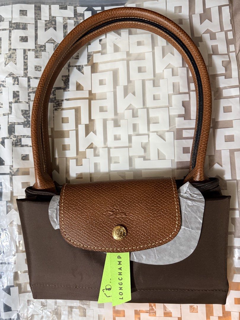 LONGCHAMP LE PLIAGE LONG HANDLE Medium (Category: Luxury Bags & Wallets) located in Paranaque City. Submitted by olceastore.24 (Listing ID 1462791556, Image 1). Description: 🤎 FOR SALE | LONGCHAMP LE PLIAGE LONG HANDLE 🤎 💯 Guaranteed Authentic ✨ Brand: Longchamp 👜 Model: Le Pliage Long Handle 🎨 Color: Ebony / Brown 📌 Condition: Brand New / Unused 📦 Inclusions: Original packaging A timeless and versatile Longchamp bag perfect for everyday u