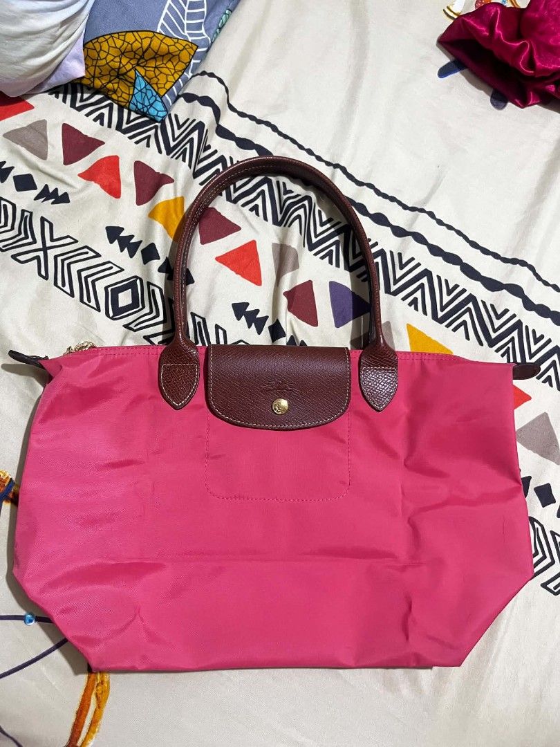 Longchamp Le Pliage Medium Long Handle (Category: Luxury Bags & Wallets) located in Carmona. Submitted by jashiey13 (Listing ID 1462737051, Image 1). Description: Longchamp Le Pliage Medium Long Handle Authentic pre-owner longchamp bag In very good condition with minor, barely noticeable stain Ref no. L2605089P76 Color: Coral Pink Meet up or ship via lalamove, lbc or jnt (buyer’s expense) Carmona, Cavite Disclamer: This is a pre-owned bag, signs 
