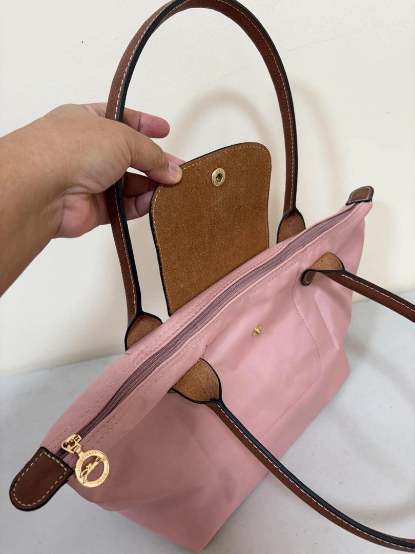 Longchamp Le Pliage Tote Bag Pink (Category: Luxury Bags & Wallets) located in Los Banos. Submitted by ukaynidizkie (Listing ID 1462871524, Image 3). Description: - Pink Longchamp Le Pliage Tote Bag - Genuine Leather Handles and Trim - Secure Zipper Closure with Snap Tab - Multiple Interior Pockets for Organization - Ideal Everyday Bag.