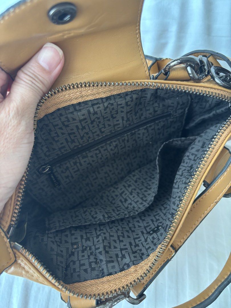 Longchamp Mini (Category: Cross-body Bags) located in Las Pinas. Submitted by bambambini (Listing ID 1462686469, Image 2). Description: .
