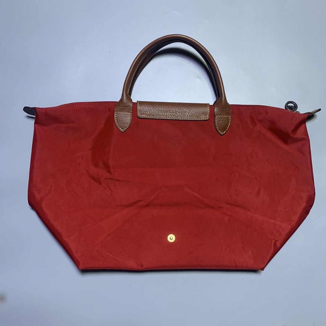 Longchamp Shoulder Bag (Category: Shoulder Bags) located in Cabanatuan. Submitted by _w2keed (Listing ID 1462868418, Image 2). Description: Issue: Minor sign of usage.