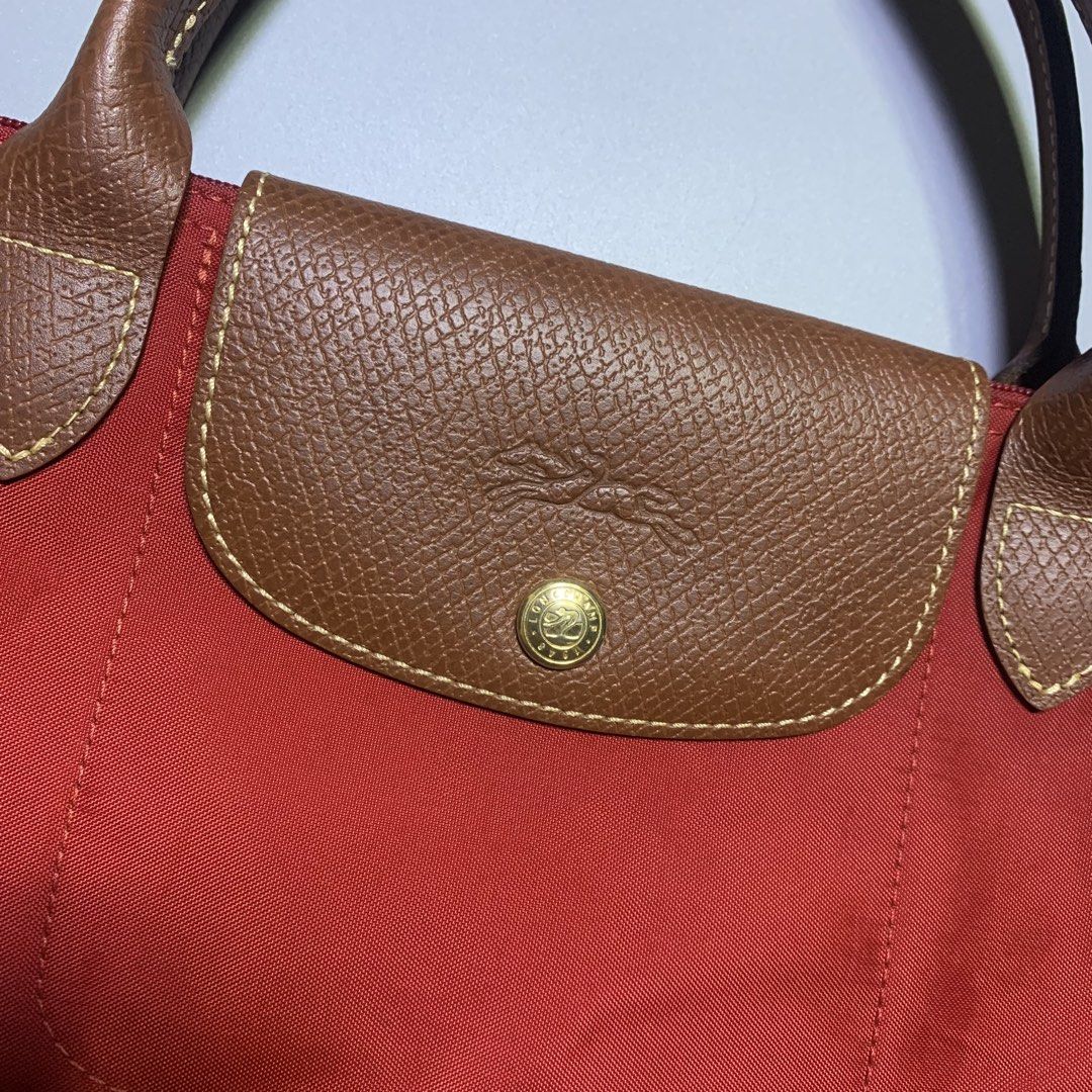 Longchamp Shoulder Bag (Category: Shoulder Bags) located in Cabanatuan. Submitted by _w2keed (Listing ID 1462868418, Image 3). Description: Issue: Minor sign of usage.