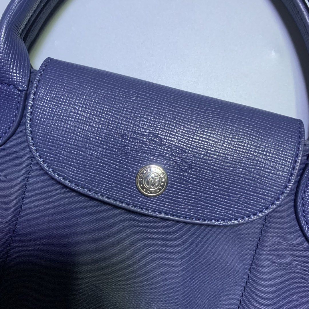 Longchamp Shoulder Bag (Category: Shoulder Bags) located in Cabanatuan. Submitted by _w2keed (Listing ID 1462870484, Image 3). Description: Issue: Minor sign of usage and wrinkles .
