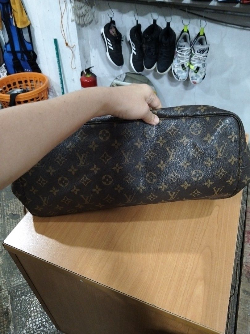 Louis Vuitton (Category: Shoulder Bags) located in El Salvador. Submitted by francheskaukayukay (Listing ID 1462757943, Image 3). Description: .