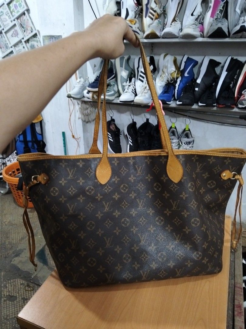 Louis Vuitton (Category: Shoulder Bags) located in El Salvador. Submitted by francheskaukayukay (Listing ID 1462757943, Image 1). Description: .