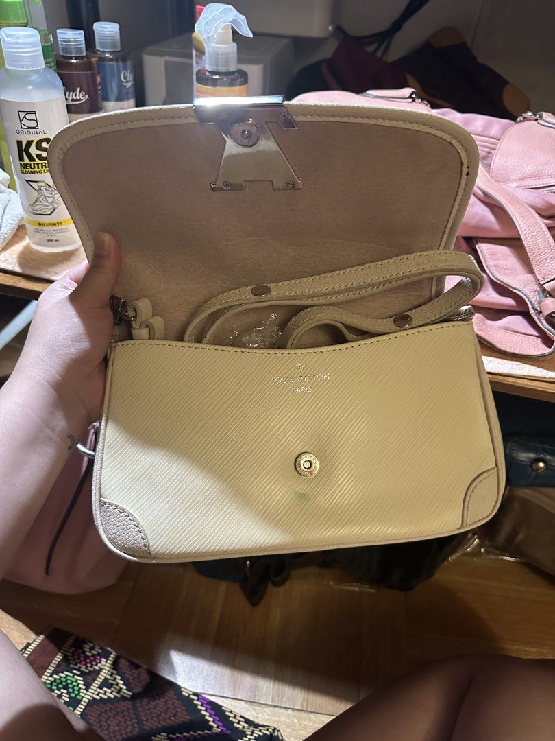Louis Vuitton Buci Epi (Category: Luxury Bags & Wallets) located in Manila. Submitted by chakoleyt (Listing ID 1462873146, Image 3). Description: - may green stain sa harap ng bag pero di naman sya halata pag nakasara ung bag - gamuza inner lining - selling this for how much i paid lang din pero nalinis ko na to so ready to use na sya🫶 - rfs: decluttering location: tondo.