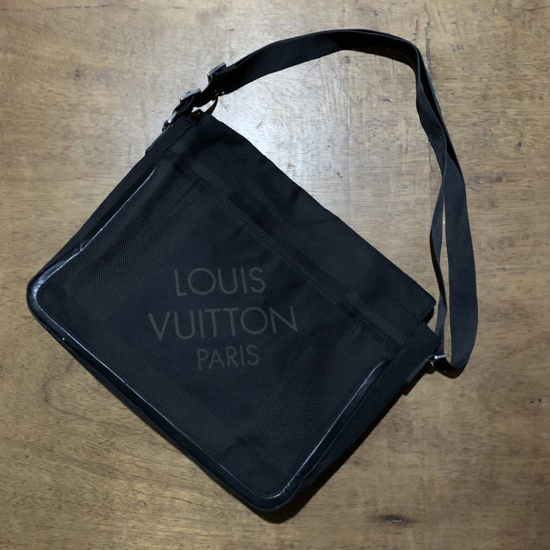 LOUIS VUITTON MESSENGER BAG (Category: Sling Bags) located in Manila. Submitted by odids (Listing ID 1462756904, Image 3). Description: LOUIS VUITTON MESSENGER BAG❗️ EXCELLENT CONDITION COLOR RATE : 9.7 DIRECT MESSAGE 📨 LOCATION : SIBONGA CEBU VOUCH / VC WITH ITEM FOR SAFETY ❗️.