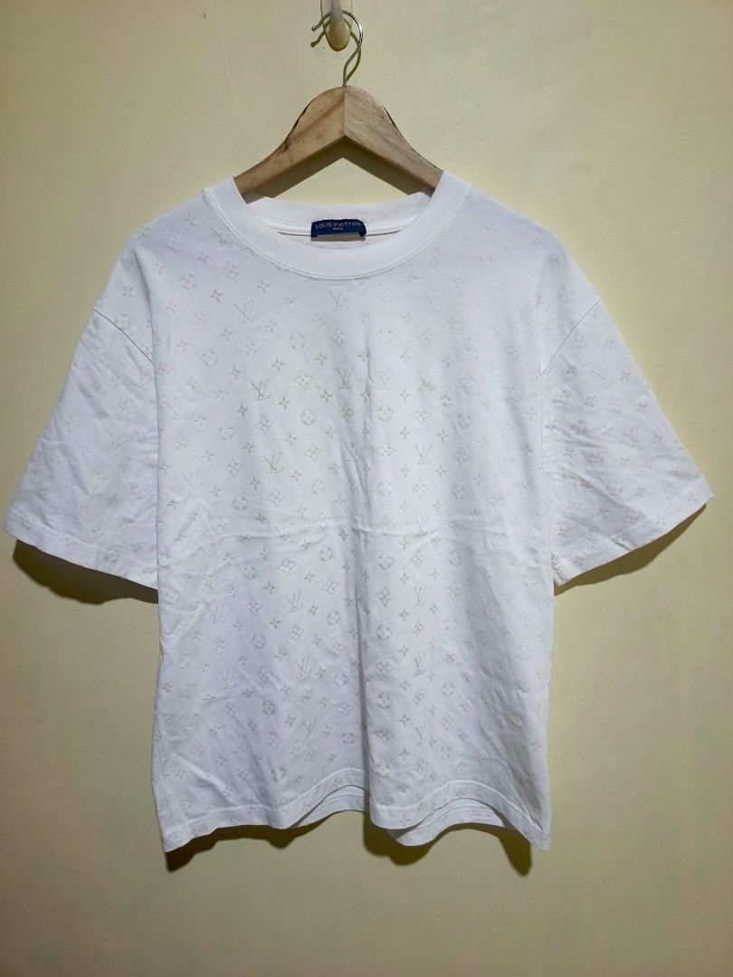 Louis Vuitton Monogram T-Shirt White (Category: Tshirts & Polo Shirts ) located in Angeles City. Submitted by thriftglitz (Listing ID 1462789046, Image 1). Description: Best fit M-L AOP monogram check pic 9.3/10 condition needs wash only .
