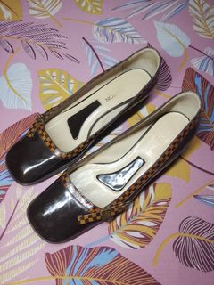 (Category: ) located in . Submitted by arn_thrifts_collections (Listing ID 1462820507, Image 1). Description: .