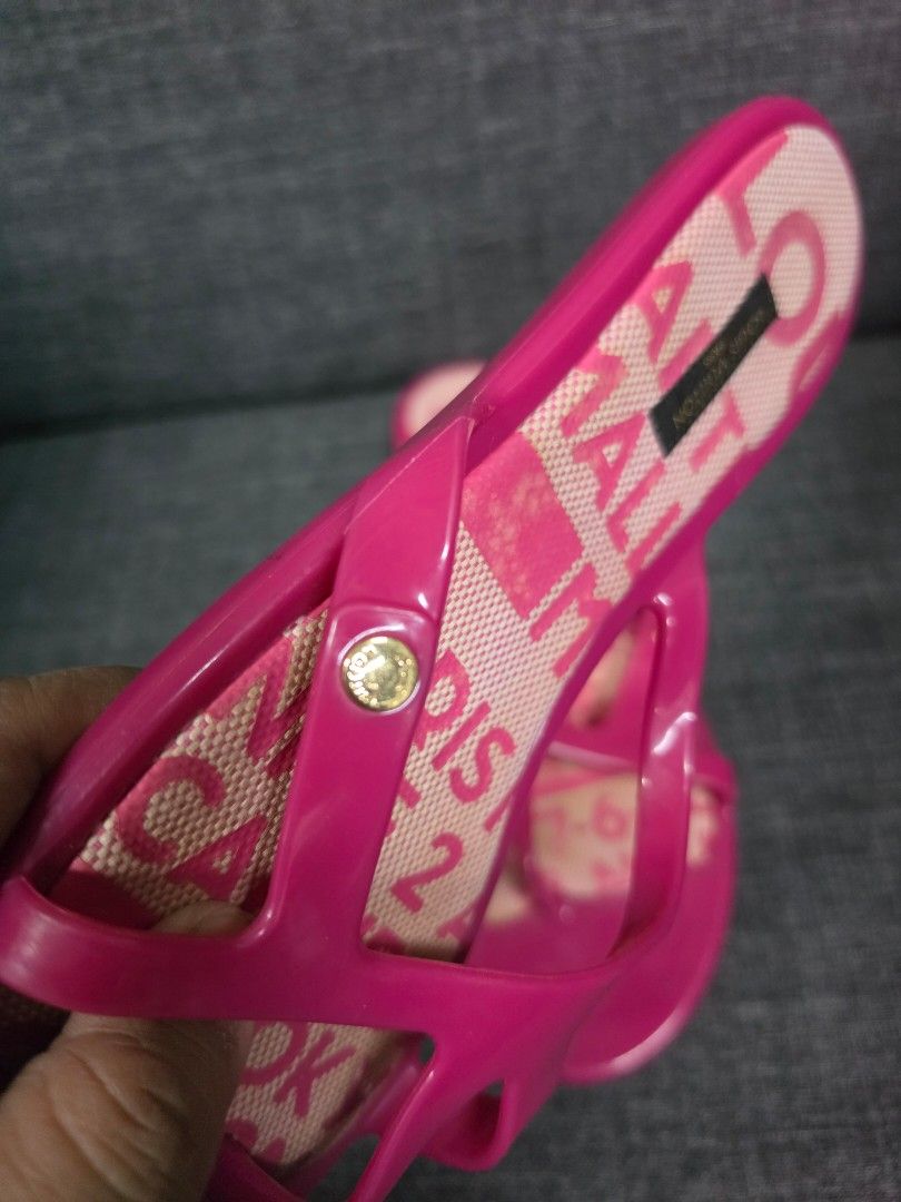 Louis Vuitton Slippers (Category: Slippers and slides) located in General Trias. Submitted by rb_collezione (Listing ID 1462829993, Image 3). Description: Likenew Condition Original Louis Vuitton.