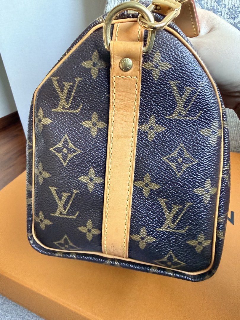 Louis Vuitton Speedy Bandou (Category: Luxury Bags & Wallets) located in Manila. Submitted by purplebunnie1 (Listing ID 1462769784, Image 2). Description: - Classic Louis Vuitton Speedy bag in iconic monogram canvas. - Genuine leather trim and handles. - Secure zipper closure. - Interior zippered pocket for essentials. - Detachable shoulder strap included for versatile carrying options. - Ideal as a stylish everyday bag. -No lock set -with 3 lett