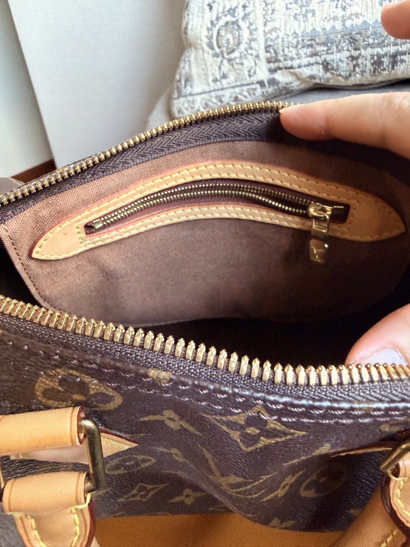 Louis Vuitton Speedy Bandou (Category: Luxury Bags & Wallets) located in Manila. Submitted by purplebunnie1 (Listing ID 1462769784, Image 3). Description: - Classic Louis Vuitton Speedy bag in iconic monogram canvas. - Genuine leather trim and handles. - Secure zipper closure. - Interior zippered pocket for essentials. - Detachable shoulder strap included for versatile carrying options. - Ideal as a stylish everyday bag. -No lock set -with 3 lett