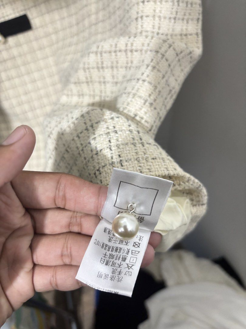 Louis Yao (Category: Luxury Apparel) located in Manila. Submitted by kingblaize (Listing ID 1462816816, Image 3). Description: .