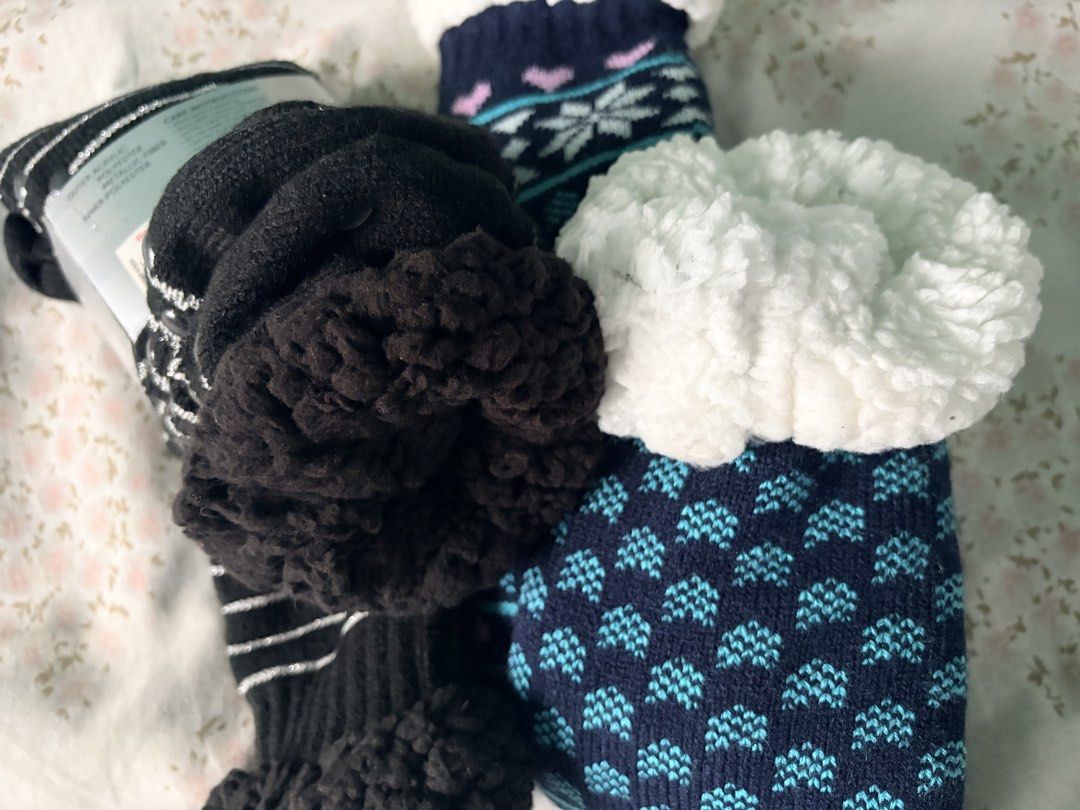 Lounge Socks Size 9-12 (Category: Socks & Tights) located in Muntinlupa City. Submitted by glossrunch (Listing ID 1462745451, Image 3). Description: P250 + lsf *purchased in auckland nz for winter wear at $6 a pair *unsealed but never used *sherpa lining *light wear naman but makapal yung loob *actual photos posted rfs: decluttering GCash / BPI J&T.