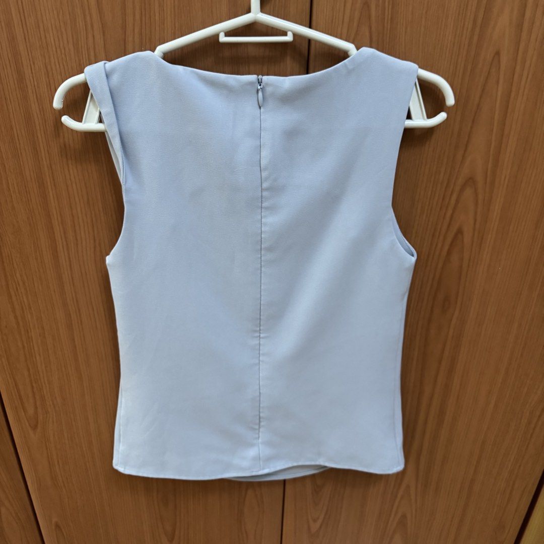 Love Bonito Top (Category: Blouses) located in Quezon City. Submitted by wanderingpenguin (Listing ID 1462781926, Image 3). Description: No when worn unless posted No measurements unless posted Apologies for the wrinkles & uneven lighting :).