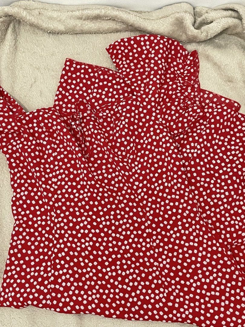 LOVITO flower polka dress (Category: Dresses) located in Manila. Submitted by jasstazh (Listing ID 1462865469, Image 1). Description: 🛵 Lalamove or Jnt 💸 GCash payment 📦 SF shouldered by buyer.