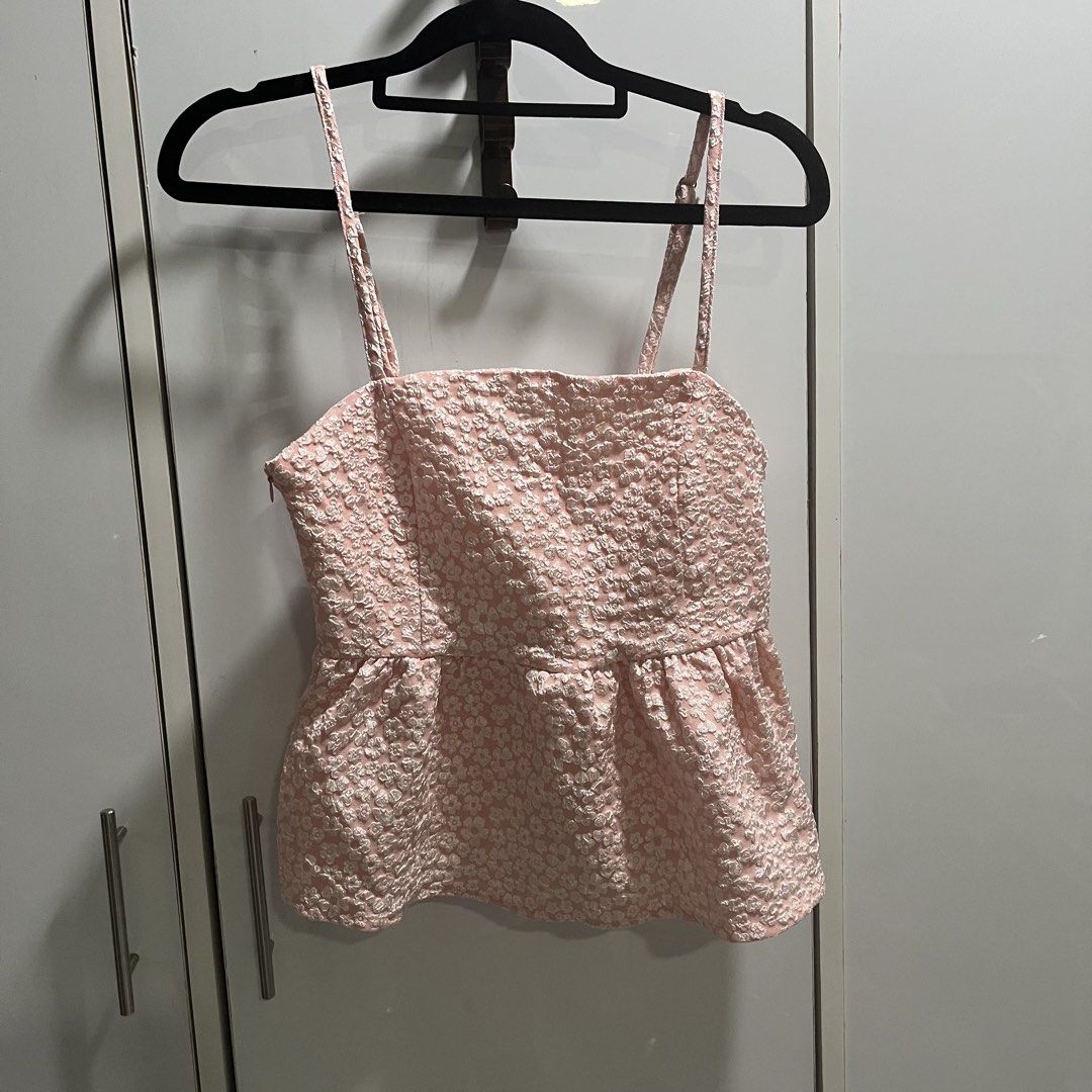 Lovito Pink Textured Camisole Top (Category: Sleeveless) located in Manila. Submitted by 4ngeluh (Listing ID 1462682672, Image 1). Description: - Cute pink camisole top from Lovito - Features a textured floral pattern all over - Square neckline with adjustable straps - Peplum hem for a flattering silhouette - Versatile for casual outings or dressing up.