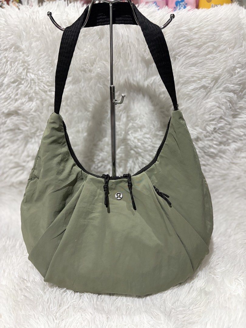 Lululemon (Category: Shoulder Bags) located in Baguio. Submitted by rheaanne07 (Listing ID 1462804881, Image 3). Description: Lululemon PLEATED CRESCENT SHOULDER BAG.