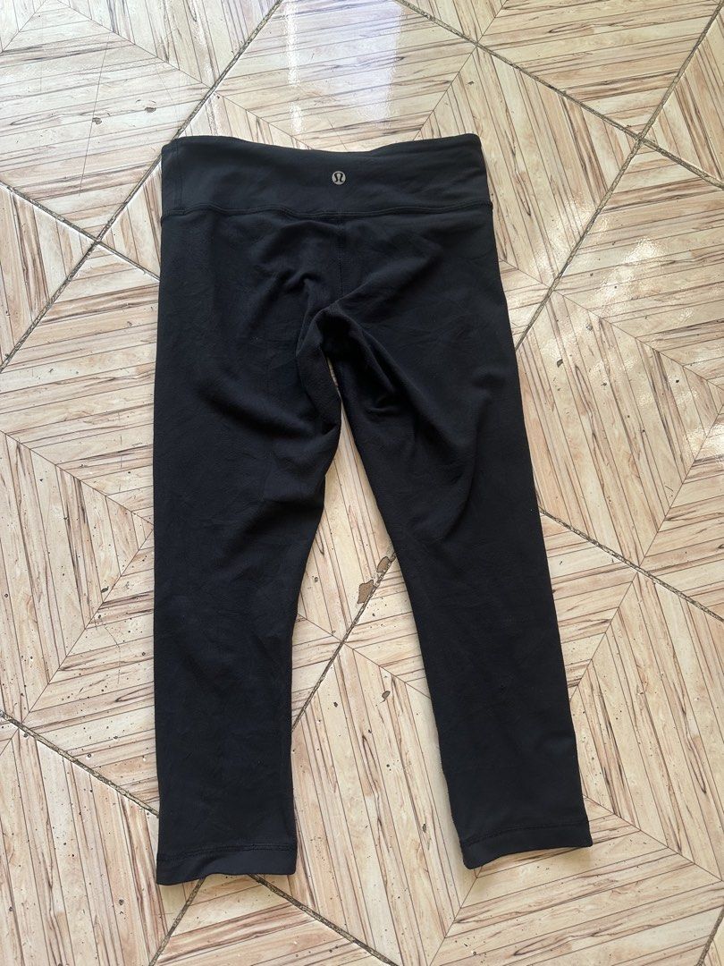 Lululemon Black (Category: Activewear) located in Angeles City. Submitted by alejeong27 (Listing ID 1462682840, Image 2). Description: issue maliit na butas sa last picture .