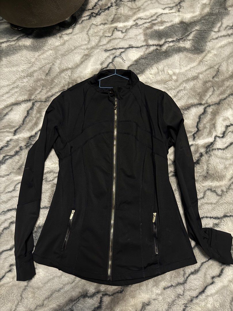 Lululemon Black Define Jacket (check description) (Category: Activewear) located in Pateros City. Submitted by sonder888 (Listing ID 1462747475, Image 1). Description: Bought for around ₱3,500 selling for ₱1,500, can still negotiate ;) Reminder that this is a r3p hence why I also bought it for cheap can provide more photos if needed/wanted! 🤍 Rfs: too big on me na eh mop: gcash mod: lalamove or j&t - Black Lululemon jacket - Zippered pockets - T
