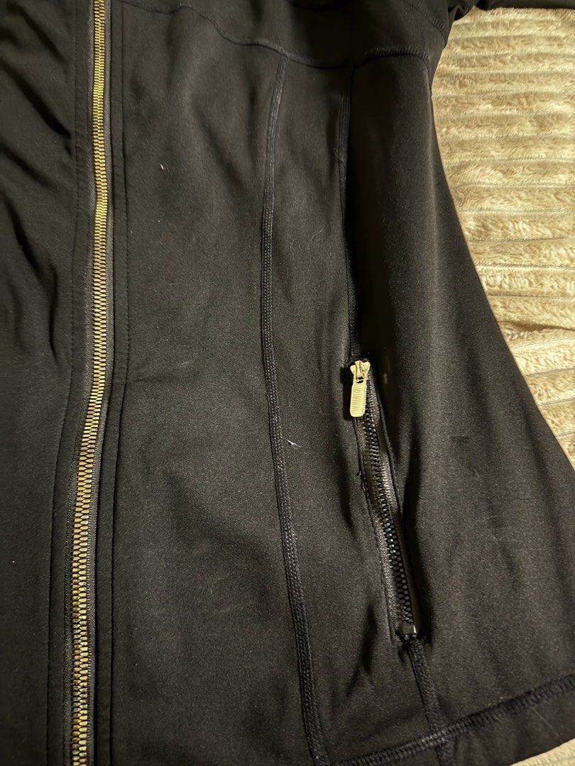 Lululemon Black Define Jacket (check description) (Category: Activewear) located in Pateros City. Submitted by sonder888 (Listing ID 1462747475, Image 3). Description: Bought for around ₱3,500 selling for ₱1,500, can still negotiate ;) Reminder that this is a r3p hence why I also bought it for cheap can provide more photos if needed/wanted! 🤍 Rfs: too big on me na eh mop: gcash mod: lalamove or j&t - Black Lululemon jacket - Zippered pockets - T
