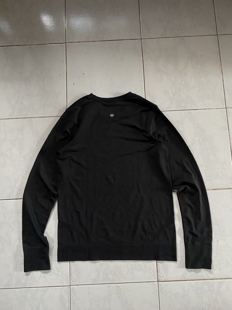 Lululemon Black Long Sleeve Athletic Shirt (Category: Activewear) located in Alcala. Submitted by georgetorr31608 (Listing ID 1462822877, Image 2). Description: Lululemon Swiftly Tech Long-sleeve Dimes 17x23.5 Color rate 10/10 Cut tag .