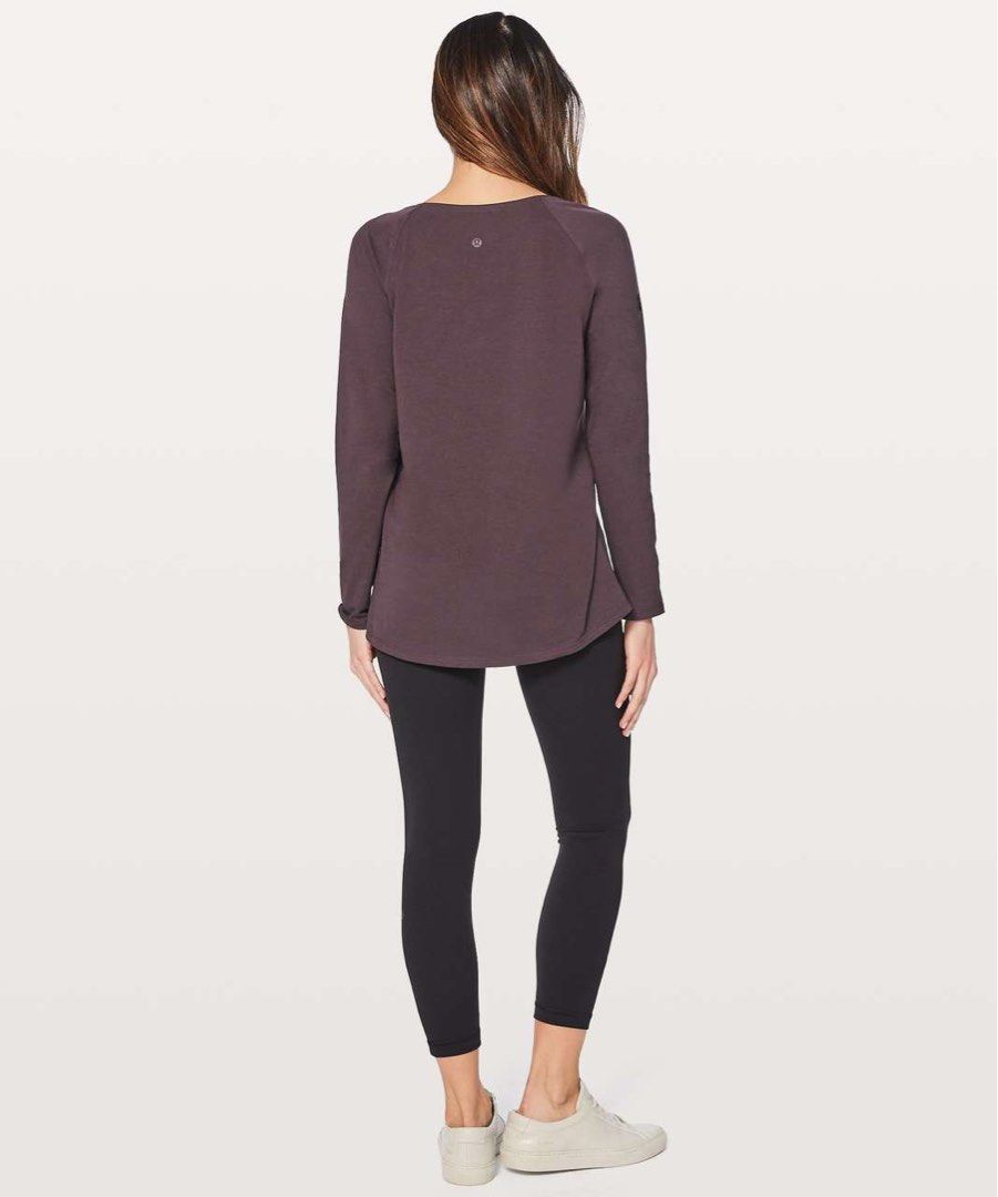 Lululemon Emerald Long Sleeve dot 6 (Category: Activewear) located in Iba. Submitted by xooperfindslb (Listing ID 1462857740, Image 2). Description: Lululemon Emerald Long Sleeve Black Cherry (not sure sa exact color ) plse see actual pic for reference Dot 6 Armpit to armpit width - 17” No issue .