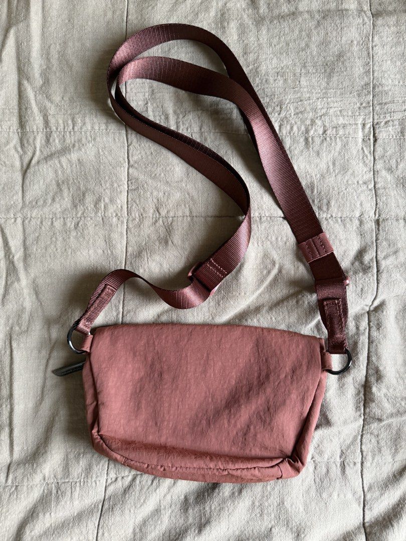 Lululemon Everywhere Belt Bag - Dusty Rose (Category: Cross-body Bags) located in Davao. Submitted by lyscapuno (Listing ID 1462685764, Image 2). Description: - Lululemon Everywhere Belt Bag - Color: Dusty Rose - Adjustable strap for comfortable fit - Secure zipper closure - Convenient front pocket for quick access - Ideal for everyday wear and travel - Approximate dimensions: 20cm (width) x 15cm (height).