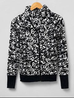 (Category: ) located in . Submitted by luxefinds3.0 (Listing ID 1462787955, Image 1). Description: .