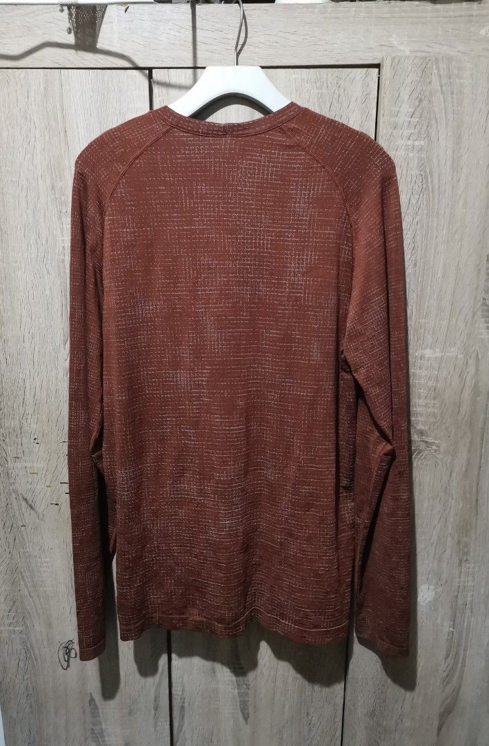 Lululemon long sleeve medium (Category: Tshirts & Polo Shirts ) located in San Pedro. Submitted by thriftersthrift (Listing ID 1462868608, Image 2). Description: Width(inches) :19 Length(inches) :28 Good condition Already wash Color rate : 10 /10 🌵ALL ITEMS ARE FROM UKAY BALE SO MANAGE YOUR EXPECTATION 🌵 ASK SELLER FOR MORE INFORMATION COLOR MAY CHANGE TRU LIGHTING.
