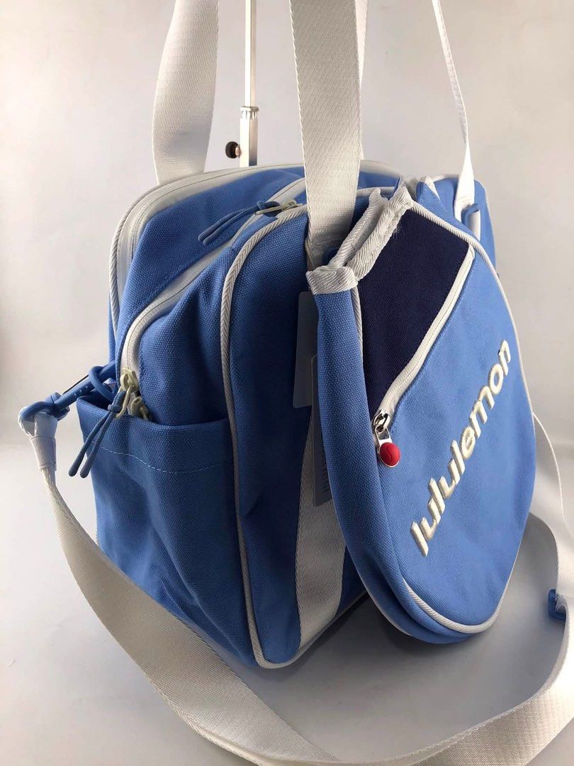 Lululemon racket bag (Category: Tote Bags) located in Manila. Submitted by gff.daily_flower (Listing ID 1462699219, Image 2). Description: 16.5 L With tag.