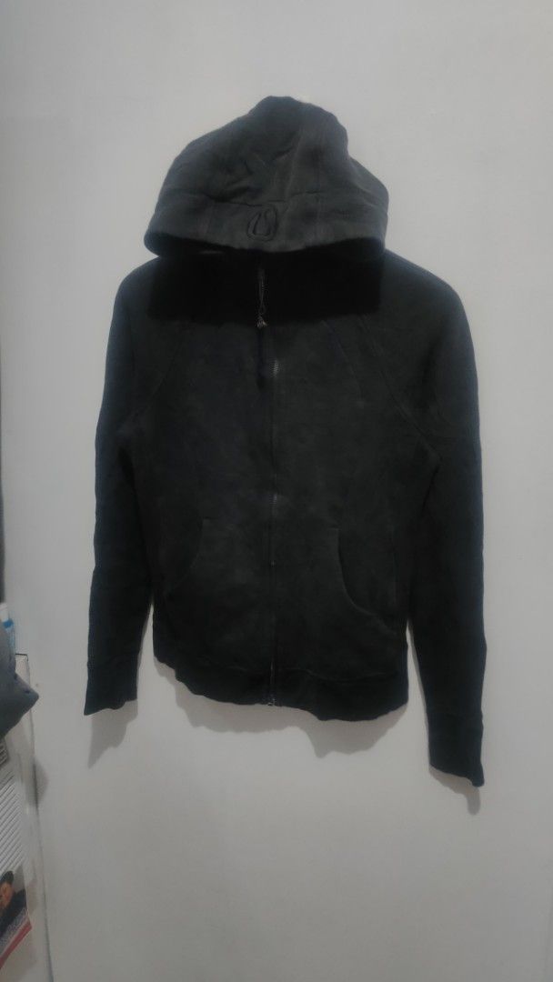 Lululemon Scuba Jacket (Category: Activewear) located in Cabuyao City. Submitted by THRIFTHITS (Listing ID 1462861159, Image 1). Description: Lululemóñ Scuba Charcoal Grey (Authentic) Size 8 Mine 550‼️ Direct Message me and Add for fast Transaction ty .