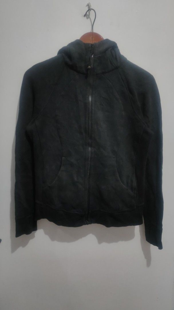 Lululemon Scuba Jacket (Category: Activewear) located in Cabuyao City. Submitted by THRIFTHITS (Listing ID 1462861159, Image 3). Description: Lululemóñ Scuba Charcoal Grey (Authentic) Size 8 Mine 550‼️ Direct Message me and Add for fast Transaction ty .