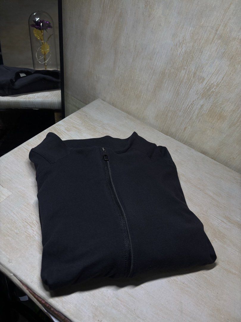 LULULEMON SURGE WARM HALF ZIP LONGSLEVE SHIRT (Category: Coats, Jackets and Outerwear) located in Cabuyao City. Submitted by pormanation-thrift-store (Listing ID 1462684209, Image 2). Description: LULULEMON SURGE WARM HALF ZIP LONGSLEVE SHIRT Condition: LIKE NEW Color rate: 10/10 (PWEDE SA MASELAN) Size: MEDIUM Dimes: 20”Wx26-28”L Issue: NONE‼️ Price: 2000.