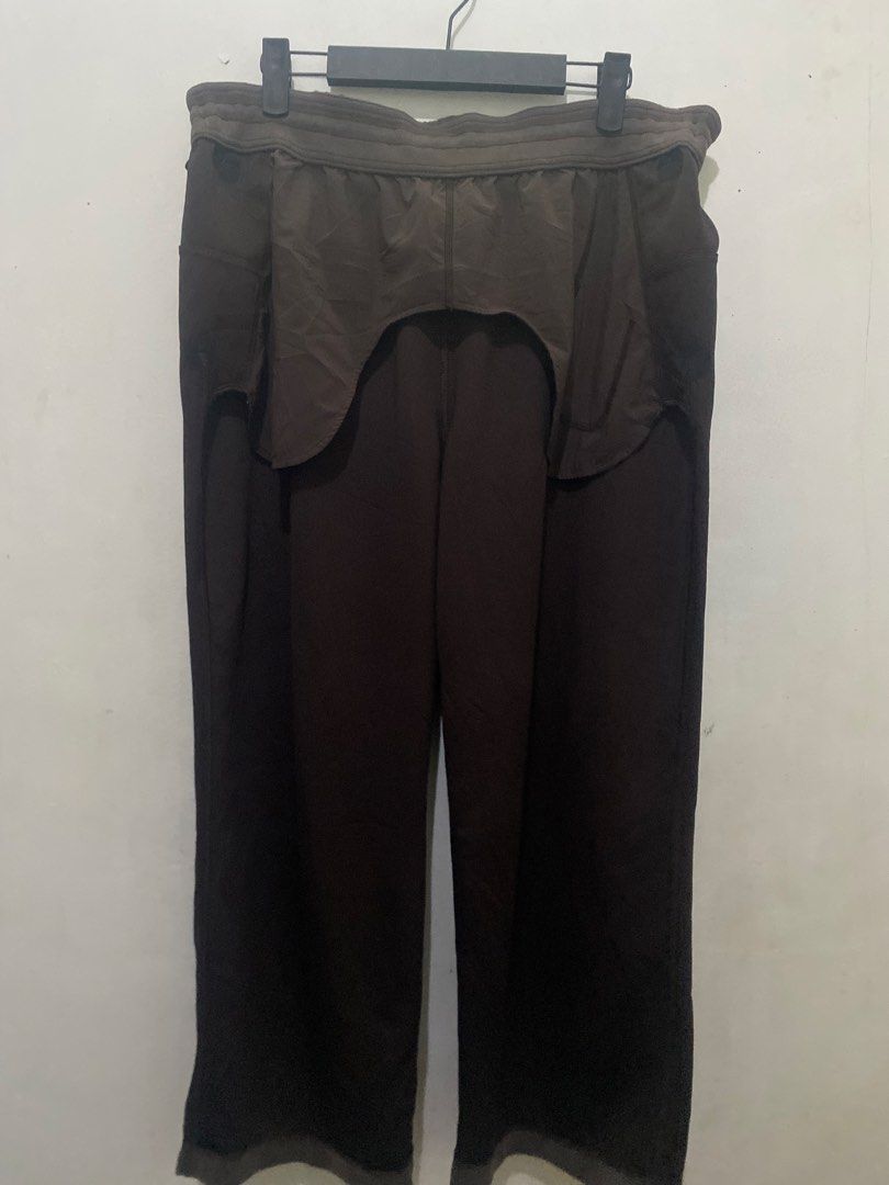 Lululemon Sweatpants / Lounge Pants (BROWN) (Category: Activewear) located in Naga. Submitted by justin472 (Listing ID 1462722755, Image 2). Description: Lululemon Sweatpants / Lounge Pants Waist: 32–40 inches Length: 36 inches Leg Hole: 10 inches unnoticeable Issue nasa pic na.