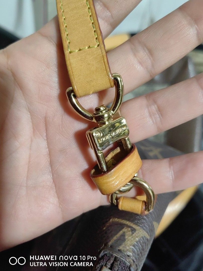 Lv sacplat (Category: Shoulder Bags) located in Bacolod City. Submitted by darriebags88 (Listing ID 1462835817, Image 3). Description: large coded no flaw.