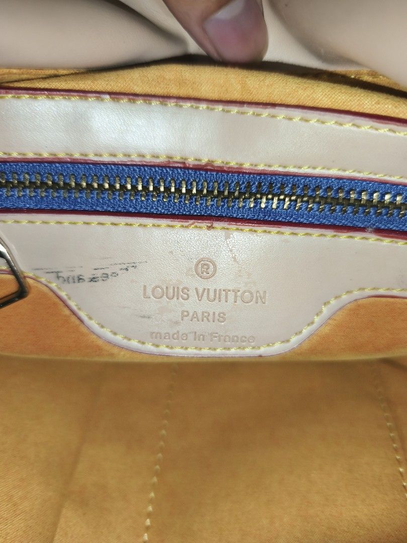 LV Shoulder Bag (Category: Luxury Bags & Wallets) located in Agdangan. Submitted by den_sells (Listing ID 1462835464, Image 3). Description: - LV Denim Shoulder Bag - has a stain near the interior logo - open for price negotiations RULES: ❌ COD ✅ FIRST PAY BASIS ✅ MINE NOW = PAY NOW ✅ 2 DAY RESERVATION, IF UNPAID = RESERVATION IS VOID LOCATION: Laguna SHIPPING: J&T Express Philippines.