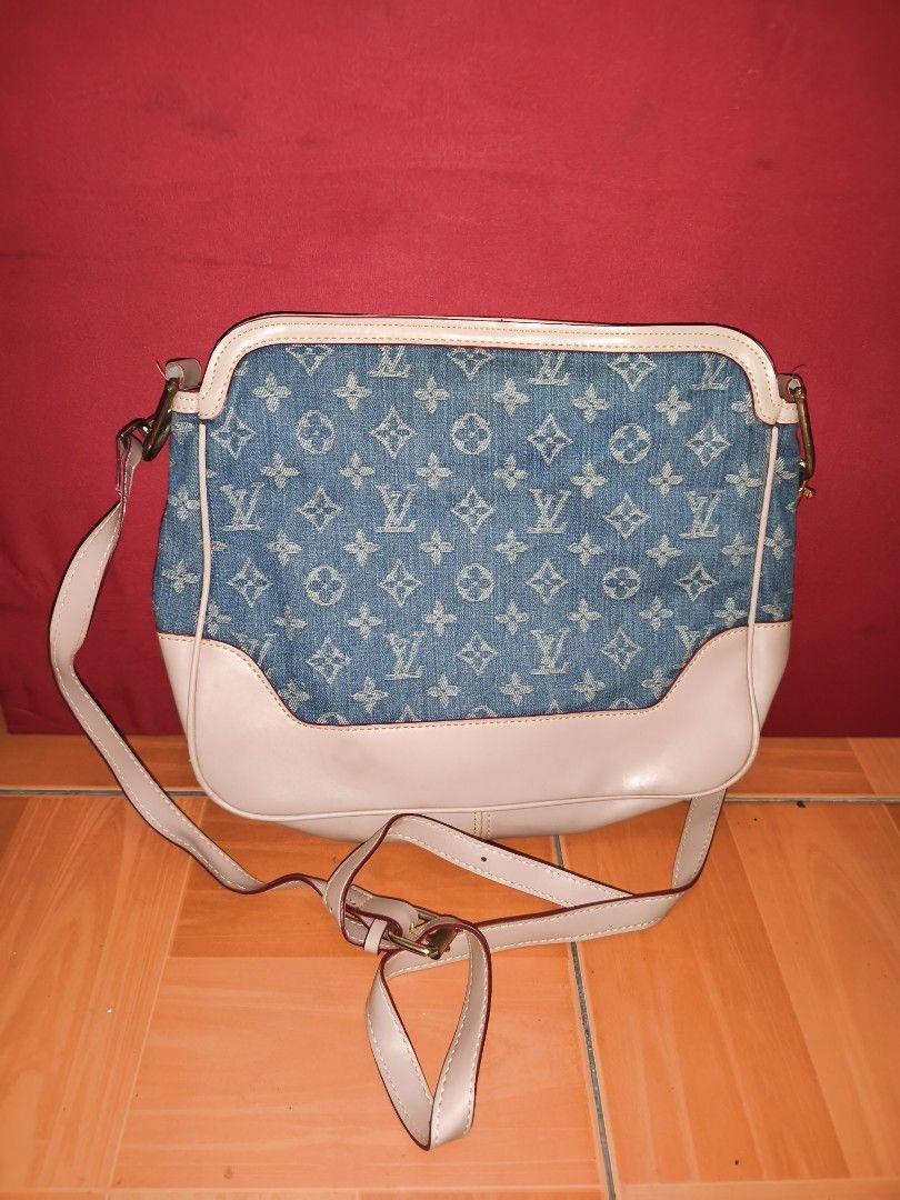 LV Shoulder Bag (Category: Luxury Bags & Wallets) located in Agdangan. Submitted by den_sells (Listing ID 1462835464, Image 1). Description: - LV Denim Shoulder Bag - has a stain near the interior logo - open for price negotiations RULES: ❌ COD ✅ FIRST PAY BASIS ✅ MINE NOW = PAY NOW ✅ 2 DAY RESERVATION, IF UNPAID = RESERVATION IS VOID LOCATION: Laguna SHIPPING: J&T Express Philippines.