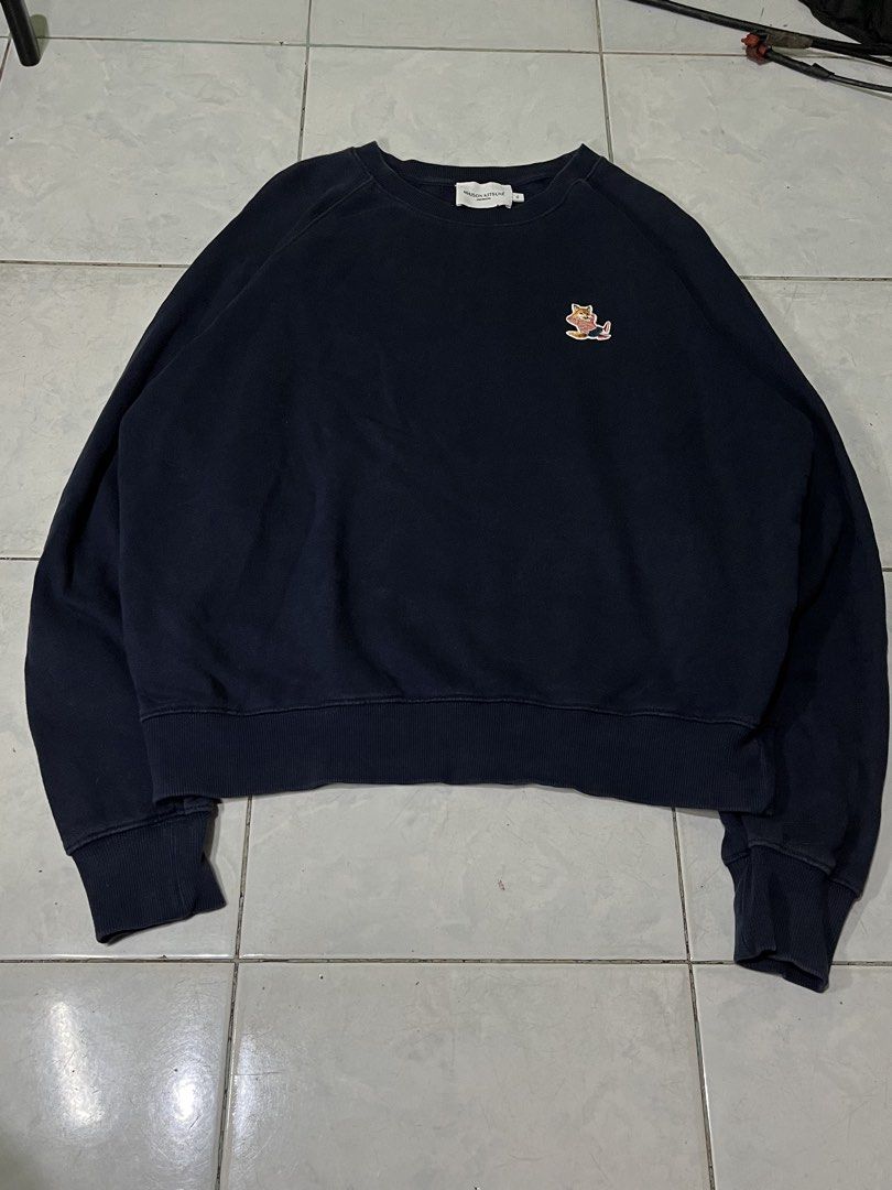 Maison Kitsuné Navy Fox Patch Sweatshirt XL (Category: Coats, Jackets and Outerwear) located in Manila. Submitted by halukays (Listing ID 1462796991, Image 1). Description: - Navy blue Maison Kitsuné sweatshirt - Features the iconic fox patch on the chest - Made from 100% cotton - Tagged as XL - Ideal for casual wear Maison Kitsune Pullover Size Medium Width 24 Length 27 Color rate 9/10 Good Condition Complete tags No flaws 🏷️ 1,380 plus ship 📍