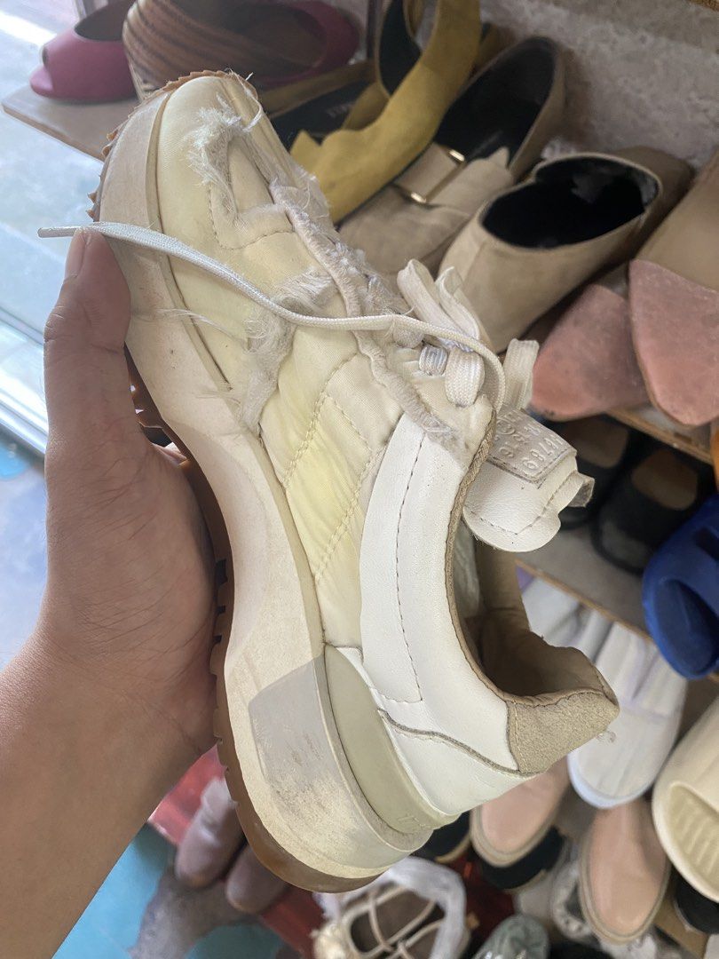 Maison margiela (Category: Sneakers) located in Manila. Submitted by vizcarrach03925 (Listing ID 1462692330, Image 1). Description: .