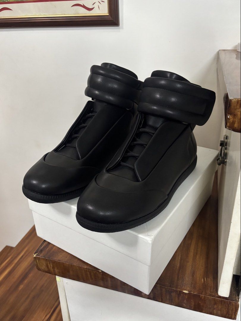 Maison Margiela Future Sneakers Unauthorized Authentic Pair| Black (Category: Sneakers & Footwear) located in Lucena. Submitted by st.hound (Listing ID 1462875932, Image 2). Description: Very Minimal Used / Good As New Comes with the Original Box Size 44 / US 11 I think it can fit to size 10 - 10.5 For more details of the sneakers u can message me .