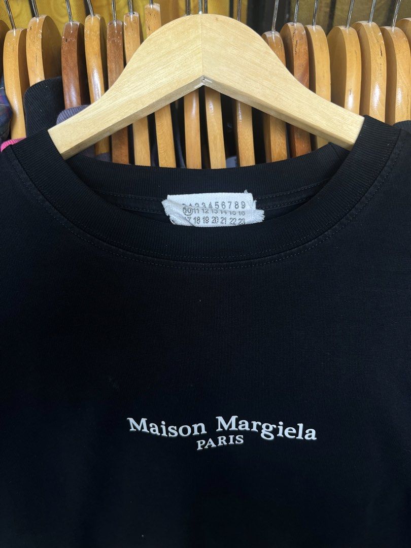 Maison Margiela sweater (Category: Coats, Jackets and Outerwear) located in Tagum. Submitted by deocz_archives (Listing ID 1462684101, Image 2). Description: .