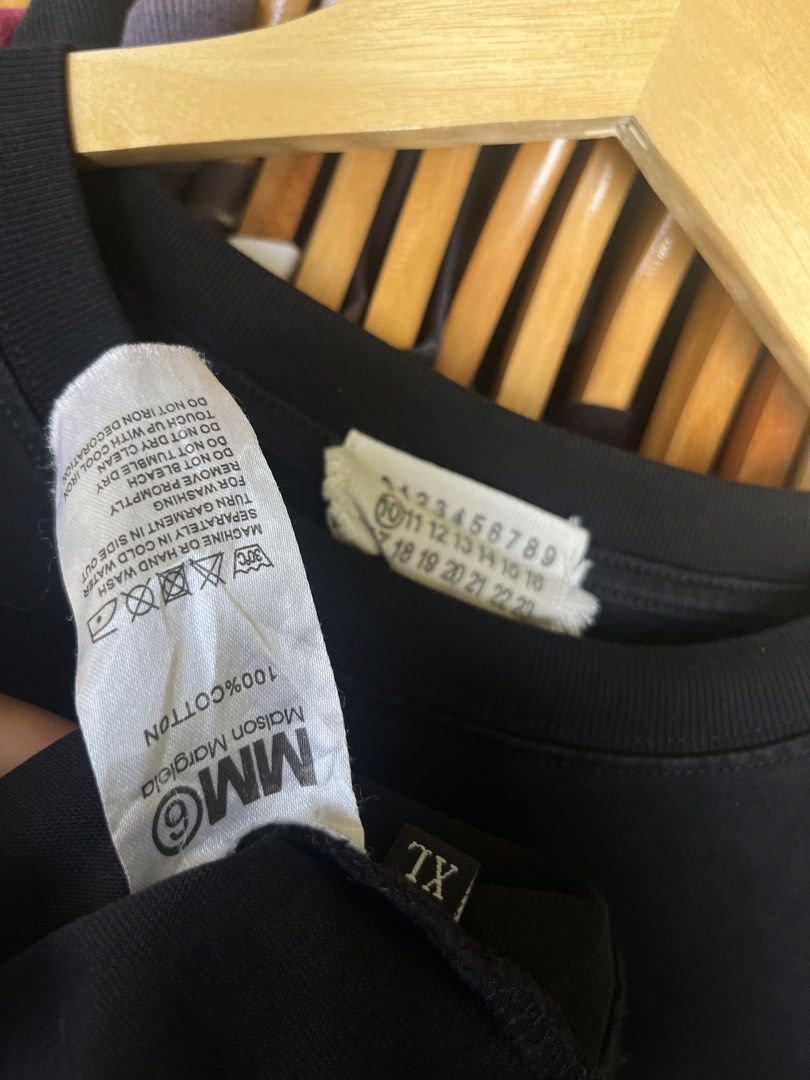Maison Margiela sweater (Category: Coats, Jackets and Outerwear) located in Tagum. Submitted by deocz_archives (Listing ID 1462684101, Image 3). Description: .
