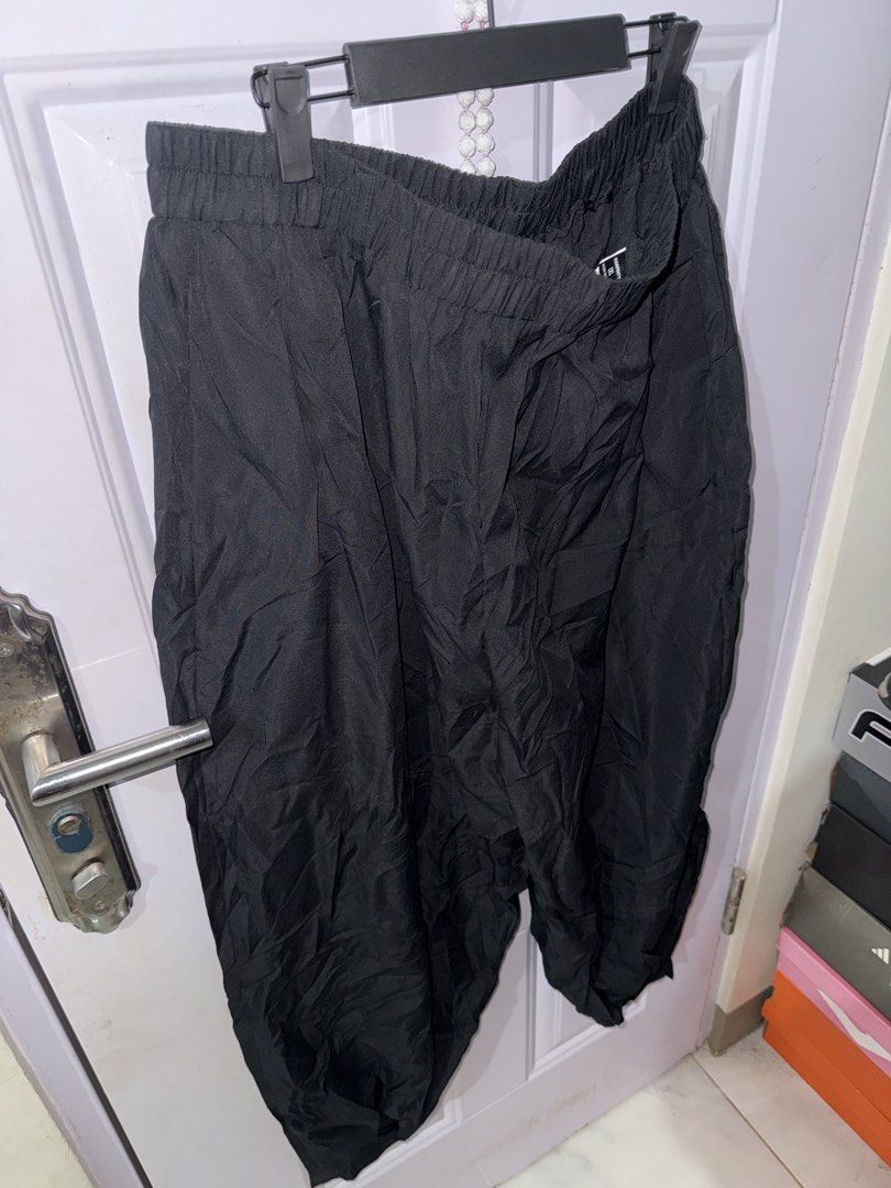 MANFINITY Parachute / Balloon Pants (Category: Joggers) located in Las Pinas. Submitted by sellerkjb (Listing ID 1462863025, Image 3). Description: BRAND NEW 1XL 34-46”.