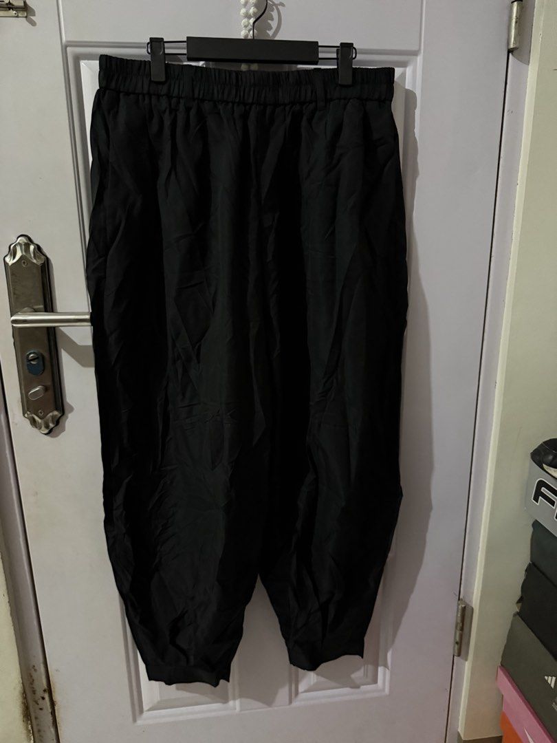 MANFINITY Parachute / Balloon Pants (Category: Joggers) located in Las Pinas. Submitted by sellerkjb (Listing ID 1462863025, Image 1). Description: BRAND NEW 1XL 34-46”.