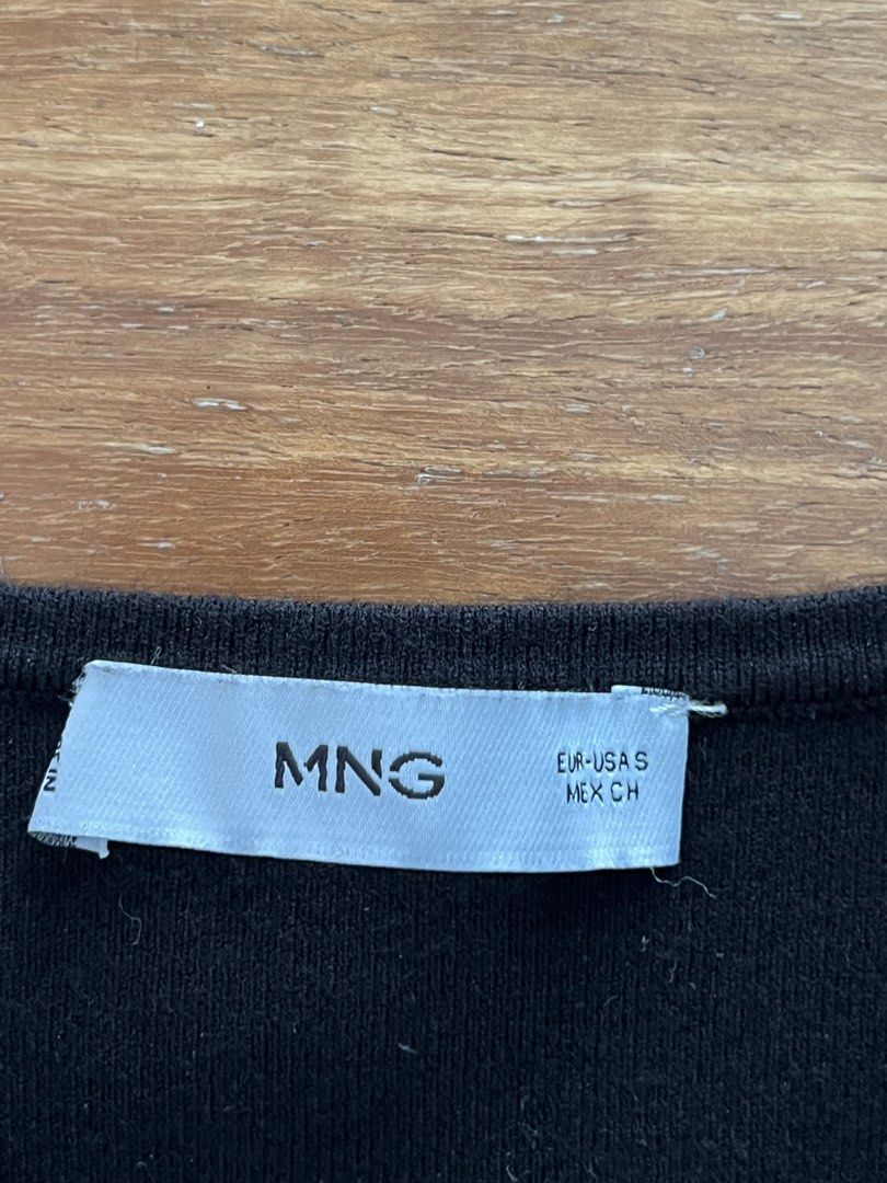 Mango basic black top (Category: Sleeveless) located in Quezon City. Submitted by danicasells (Listing ID 1462736906, Image 2). Description: Basic black fitted top Size S RFS: decluttering.