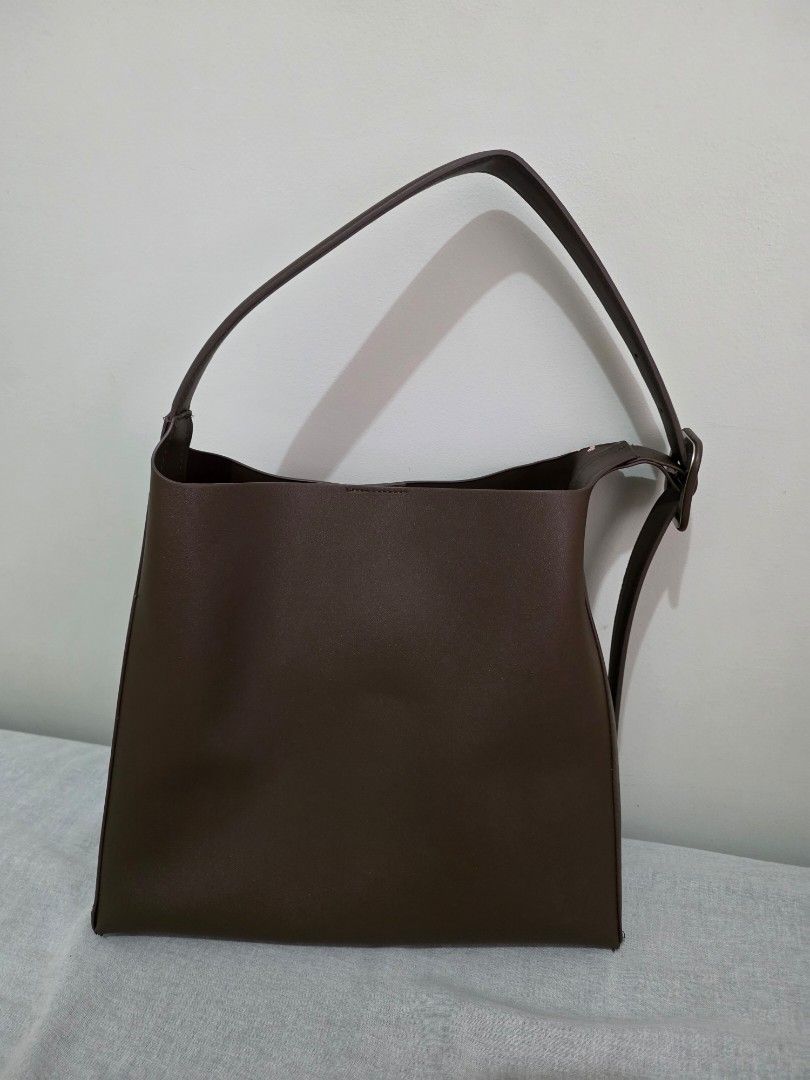 Mango Bucket Bag with Buckle (Dark Brown) (Category: Shoulder Bags) located in Makati City. Submitted by rosegoldandshine (Listing ID 1462706853, Image 1). Description: - Dark Brown bucket bag from Mango - Adjustable strap with buckle - Simple and chic design - Ideal for everyday use - Has an inner zippered pocket that fits essentials (phone, wallet, keys) - Minimalist style RFS: It was given to me as a gift but the straps were too wide for my sh